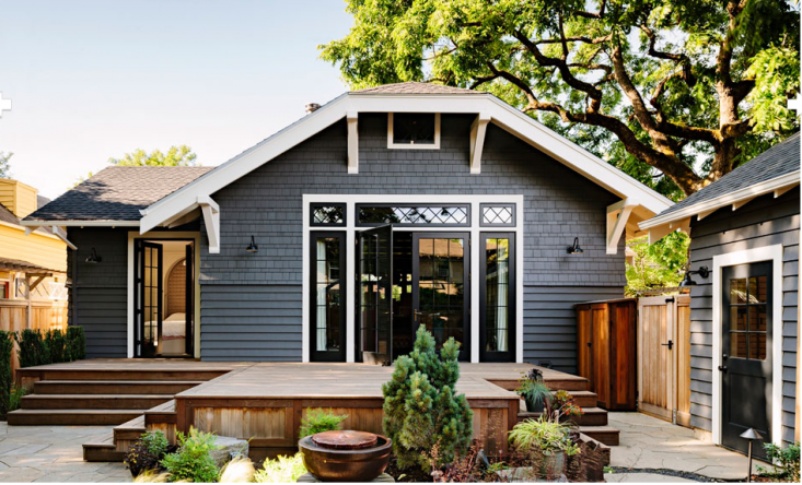 Jessica Helgerson library house backyard patio ; Gardenista